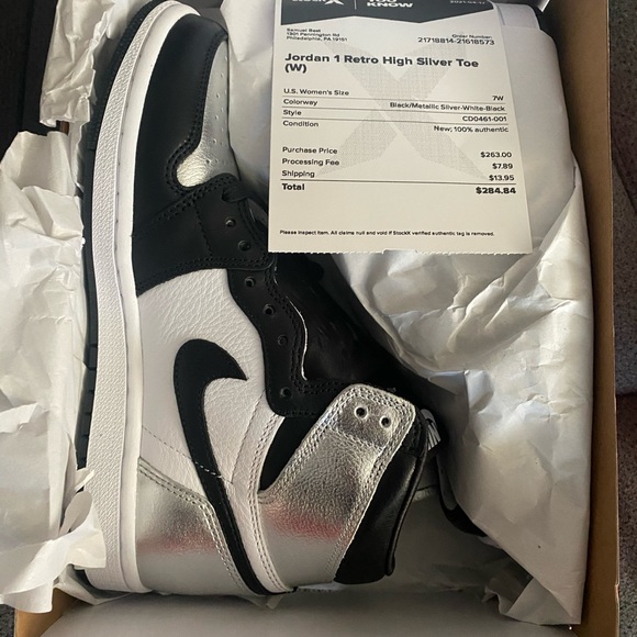 Jordan’s 1s W 7 boys 5 n a half - Picture 5 of 6